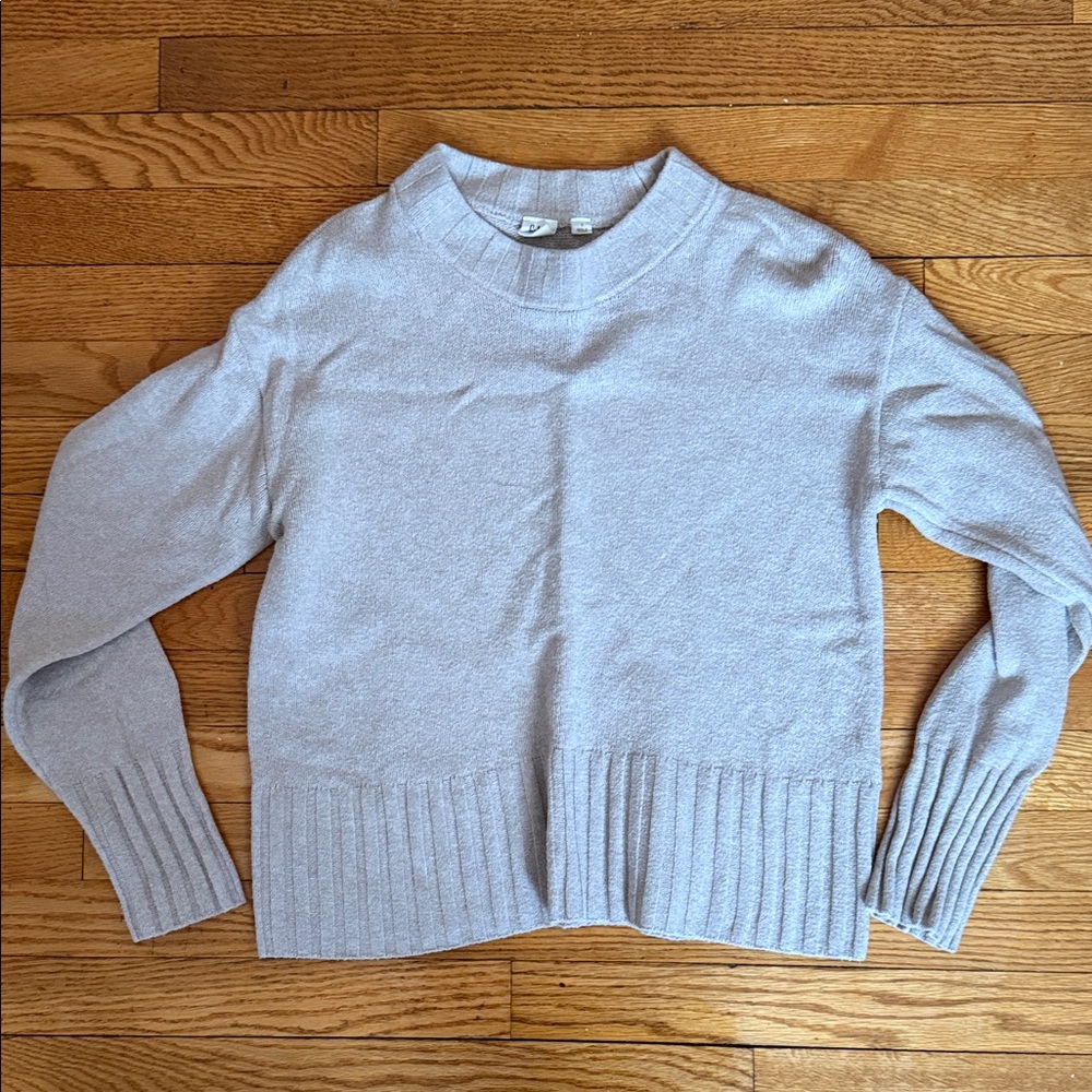 GAP Women's Light Gray Crew Neck Sweater